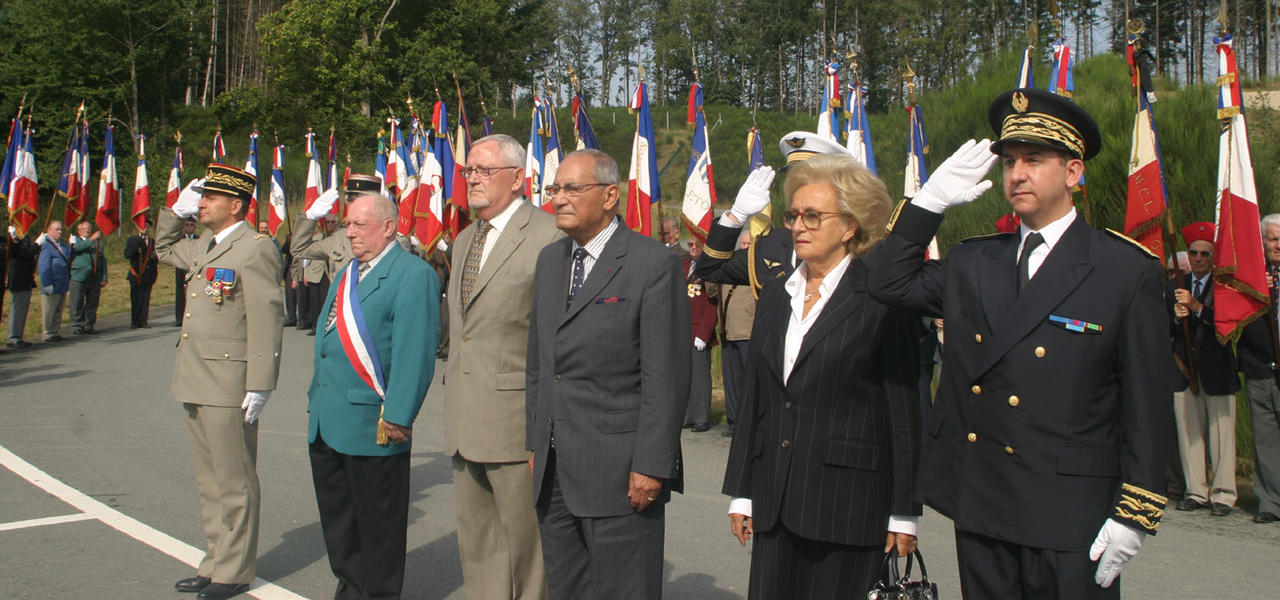 C&eacute;r&eacute;monie d'inauguration du M&eacute;morial Corr&eacute;zien de la R&eacute;sistance, de la D&eacute;portation et des Martyrs le 10 septembre 2004