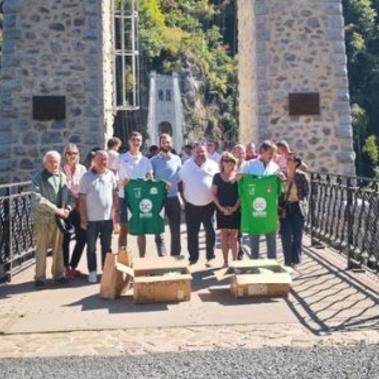Remise de nouveaux maillots pour les &eacute;quipes de football de Soursac et Lapleau