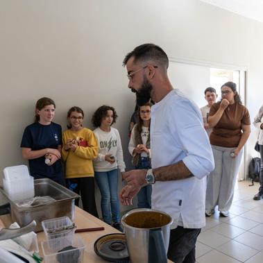 Un atelier ludique animé par le chef pâtissier du Château de Theil
