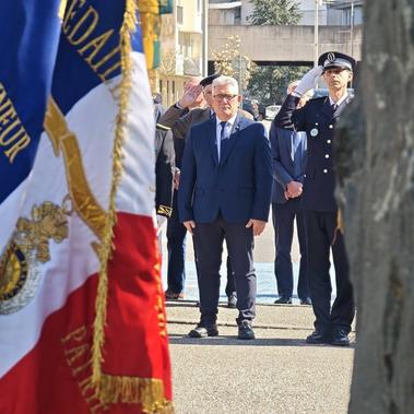 A la m&eacute;moire des victimes civiles et militaires de la guerre d&rsquo;Alg&eacute;rie et des combats en Tunisie et au Maroc